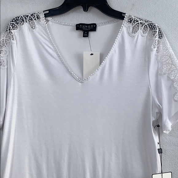 NWT. Laundry by Shelly sésgale top. - Picture 3 of 6